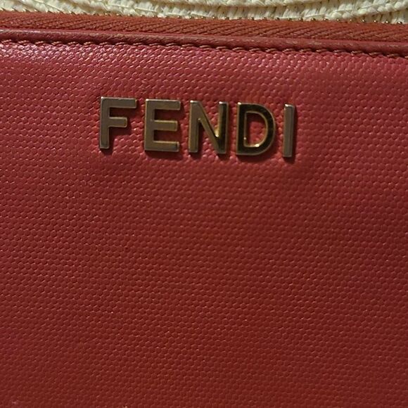 💯 Authentic Fendi zippy wallet 🍀 - Picture 4 of 12